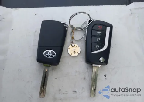 2020 Toyota Camry Le z USA, uszkodzony, nr VIN 4T1C11AK7LU956309